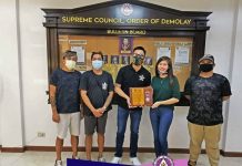 GEAC RECEIVES PLAQUE AND MEDALLION