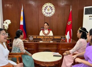 Rainbow Sisters Visit DeMolay PH Grand Master
